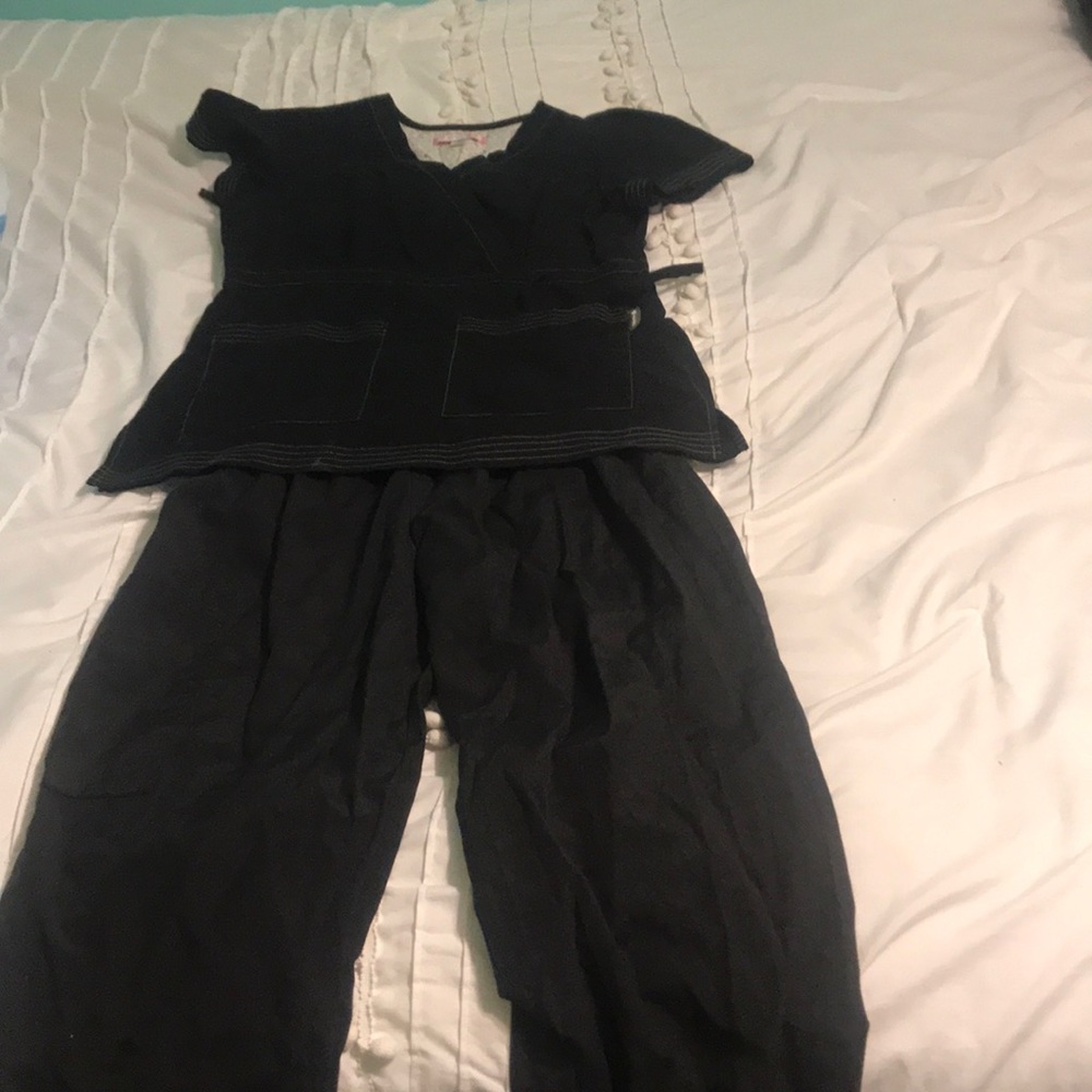 Scrub set